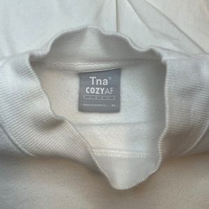 Aritzia TNA cozy fleece crewneck 🤍